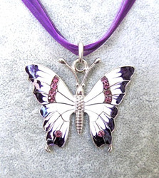 Upea laadukas kimalteleva violettivalkoinen perhonen kaulakoru