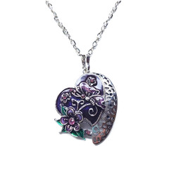 Kaunis antiikkihopeinen violetti emaloitu sydän kaulakoru
