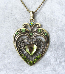 Koristeellinen antiikkipronssi sydänkaulakoru vihreillä korukivillä