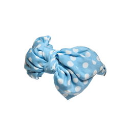 Leveä vaaleansininen polka dot rusettipanta valkoisilla pilkuilla