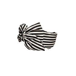 Leveä mustavalkoinen raidallinen rusettipanta