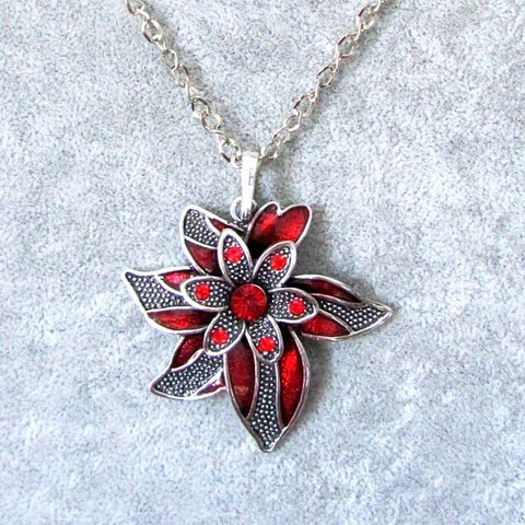 Kaunis kimalteleva antiikkihopeinen punainen emaloitu kukkakaulakoru