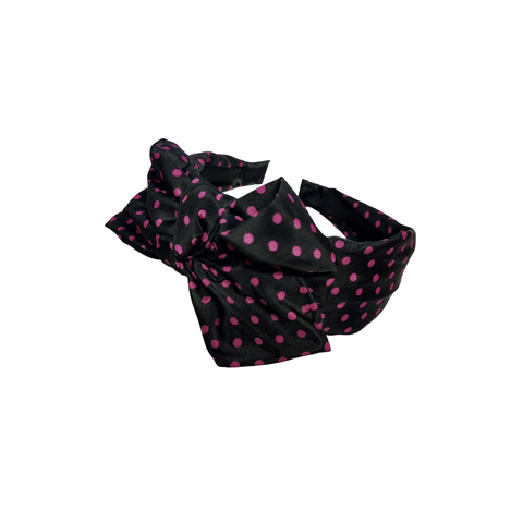 Leveä musta polka dot rusettipanta fuksianpunaisilla pilkuilla