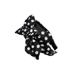 Leveä musta polka dot rusettipanta valkoisilla pilkuilla