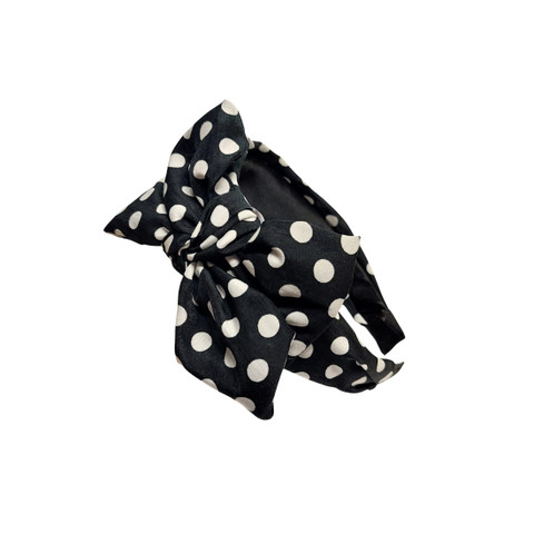 Leveä musta polka dot rusettipanta valkoisilla pilkuilla