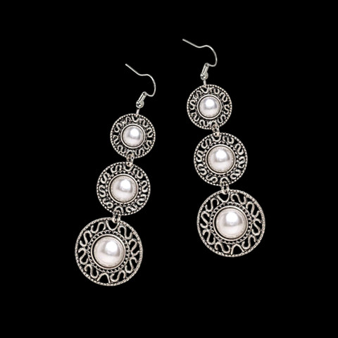 Koristeelliset roikkuvat antiikkihopean väriset helmikorvakorut 