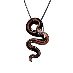 Musta kultakoristeinen lasikäärmekaulakoru mustalla nauhalla