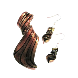 Ruskeasävyinen kimalteleva lasikaulakoru ja korvakorut