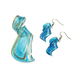 Sininen hopeanhohtoinen kultakoristeinen lasikaulakoru ja korvakorut