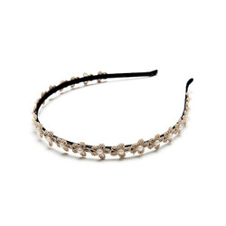 Beige pitsikukka hiuspanta helmillä