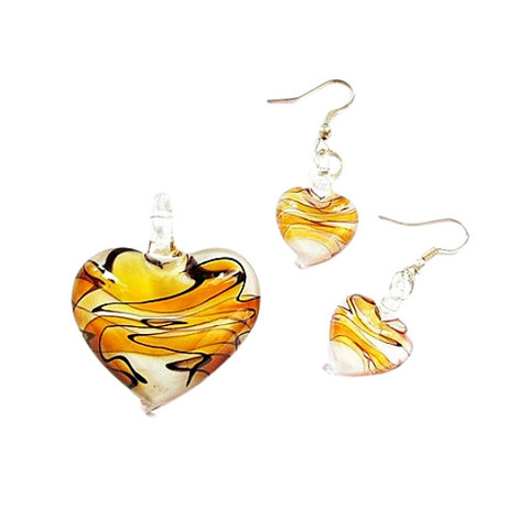 Kelta-ruskeakoristeinen lasisydänkaulakoru ja korvakorut vaalealla pohjalla