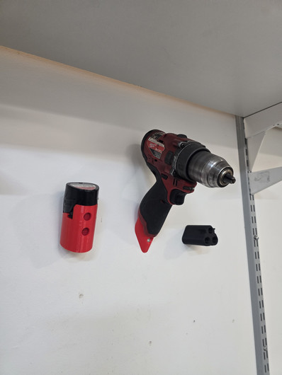 Milwaukee M12 koneteline, kulmassa