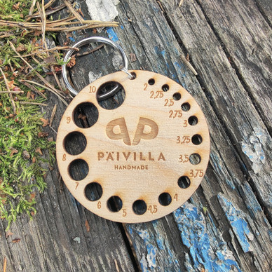 Päivilla puikkomitta avaimenperä