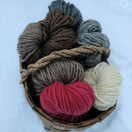 Päivillan Helmi Pipa -tekemispaketti: Ohje, 2 vyyhteä Muhkua ja tupsut