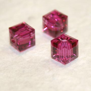 Swarovskin kuutio fuksia