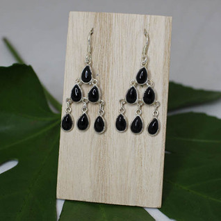 Onyx hopeaa pyramidi malli