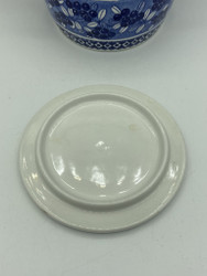 Puolukka purkki kannella