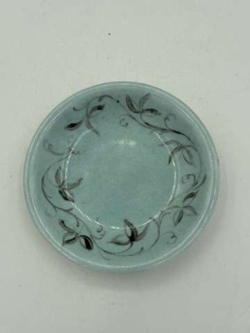 Käsinmaalattu pieni lautanen