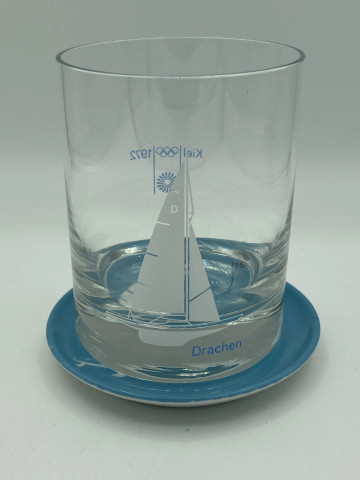 OS memorobilia München 1972 juomalasi ja alunen