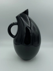 Storybirds pitcher Olga, black