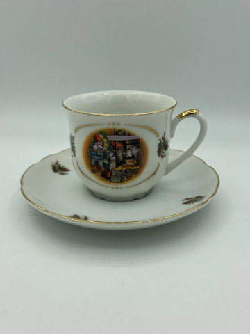 Traditional Christmas coffee cup (B)