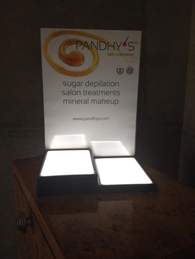 Pöytäteline valolla