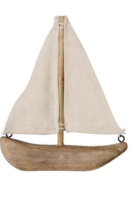 Puinen pieni purjevene 3 erilaista