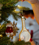 Tennismaila joulukoriste ripustettava