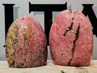 Rodoniitti vapaamuotoisesti hiottu paasi 80-100 mm