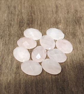 Ruusukvartsi cabochon fasettihiottu 18/13/6 mm