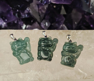 Jadeiitti/hopea925 Onnen Kissa riipus