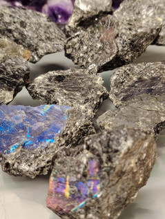 Spektroliitti raakakivi 45-80 mm