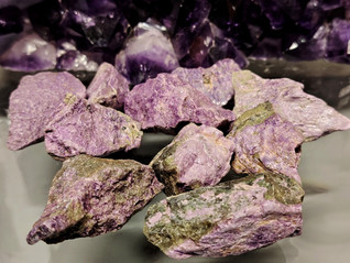 Stiktiitti raakakivi 30-60 mm