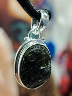 Vihreä turmaliini/hopea925 riipus 16/11 mm