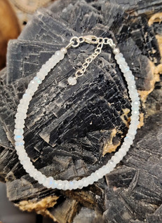 Sateenkaari kuukivi/hopea925 rannekoru viistehiottu