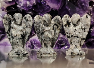 Larvikiitti enkeli 50 mm