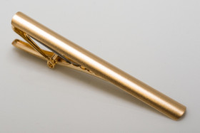 Kaareva matta solmiopidin