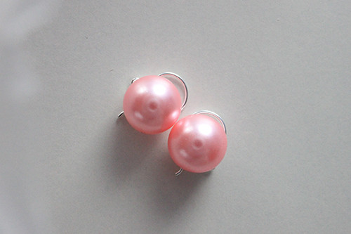 Helmiäiskoukkukorvakorut