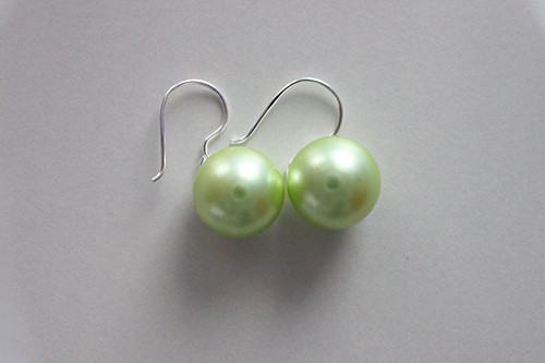 Helmiäiskoukkukorvakorut