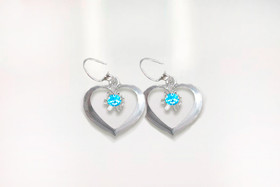 Avosydän-korvakorut