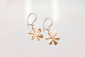 Kukka koukkukorvakorut