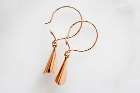 Avokyynel koukkukorvakorut