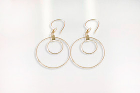 Tuplarengas koukkukorvakorut