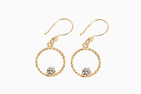 Kultaiset rengaskorvakorut