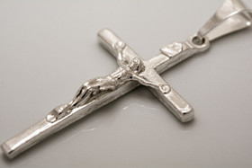 Iso krusifiksiristiriipus