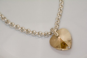 Lasisydän kaulakoru