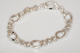 Timanttileikattu figaroranneketju