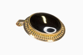 Verikiviriipus / rintaneula