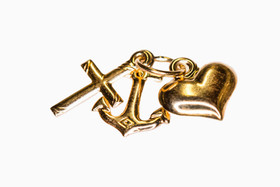 Usko-toivo-rakkaus -riipus