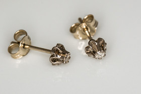 Valkokultainen 0,02ct timanttikorvakorut